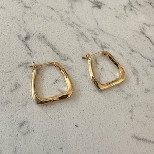 irregular shape gold earring